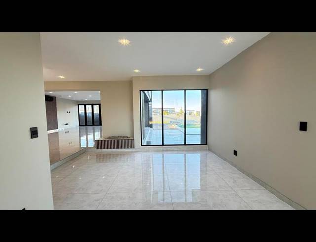 5 BEDROOM HOUSE FOR SALE IN MIDSTREAM HEIGHTS